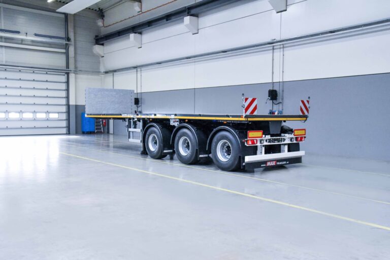 The MAX410 ballast trailer is used for counter weights.