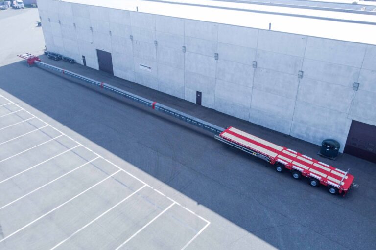 With four extension, the WingMAX from TeleMAX flatbed range suits to transport XXL wind blades