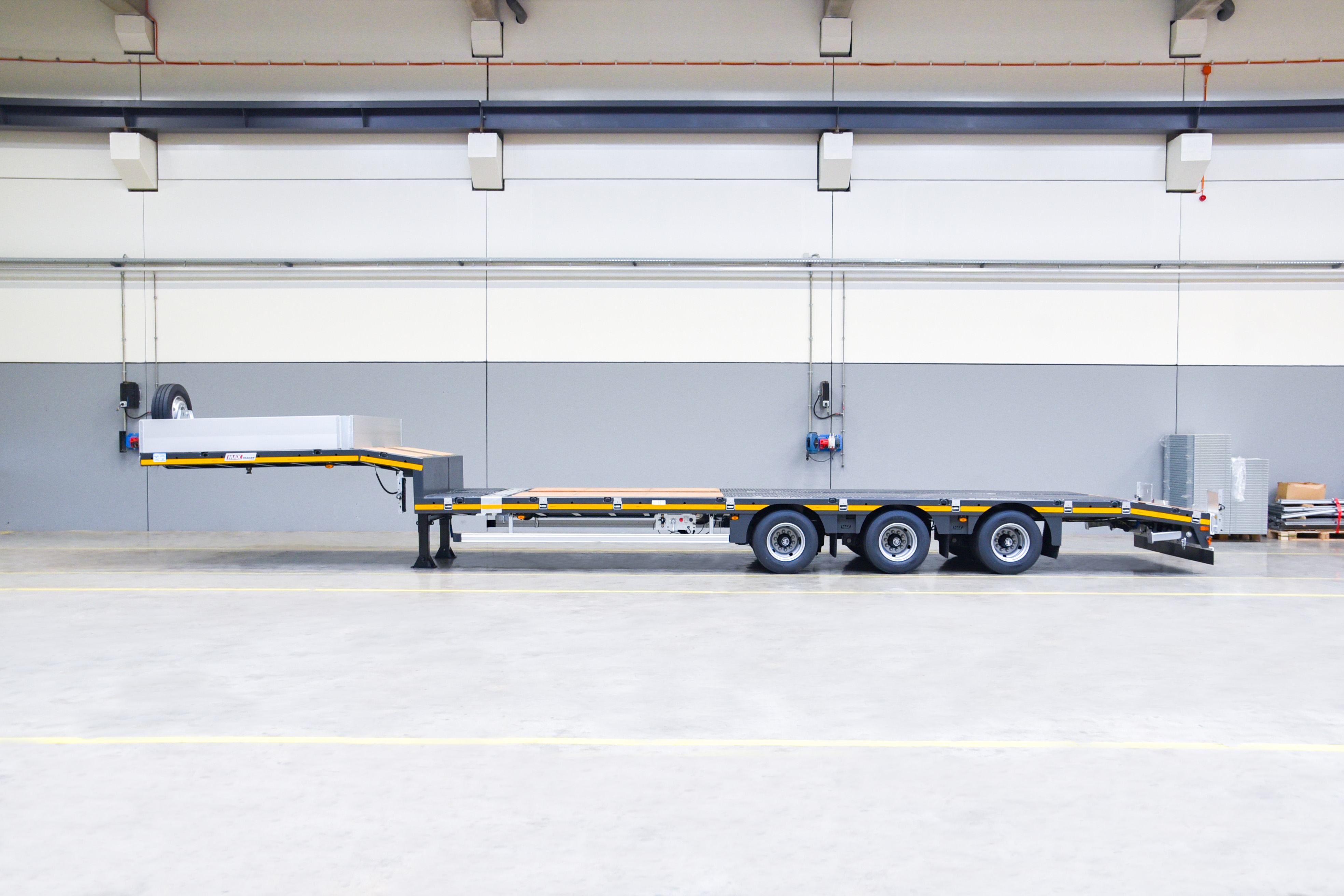 Semi-dieplader MAX Trailer MAX100 Voertuig te koop