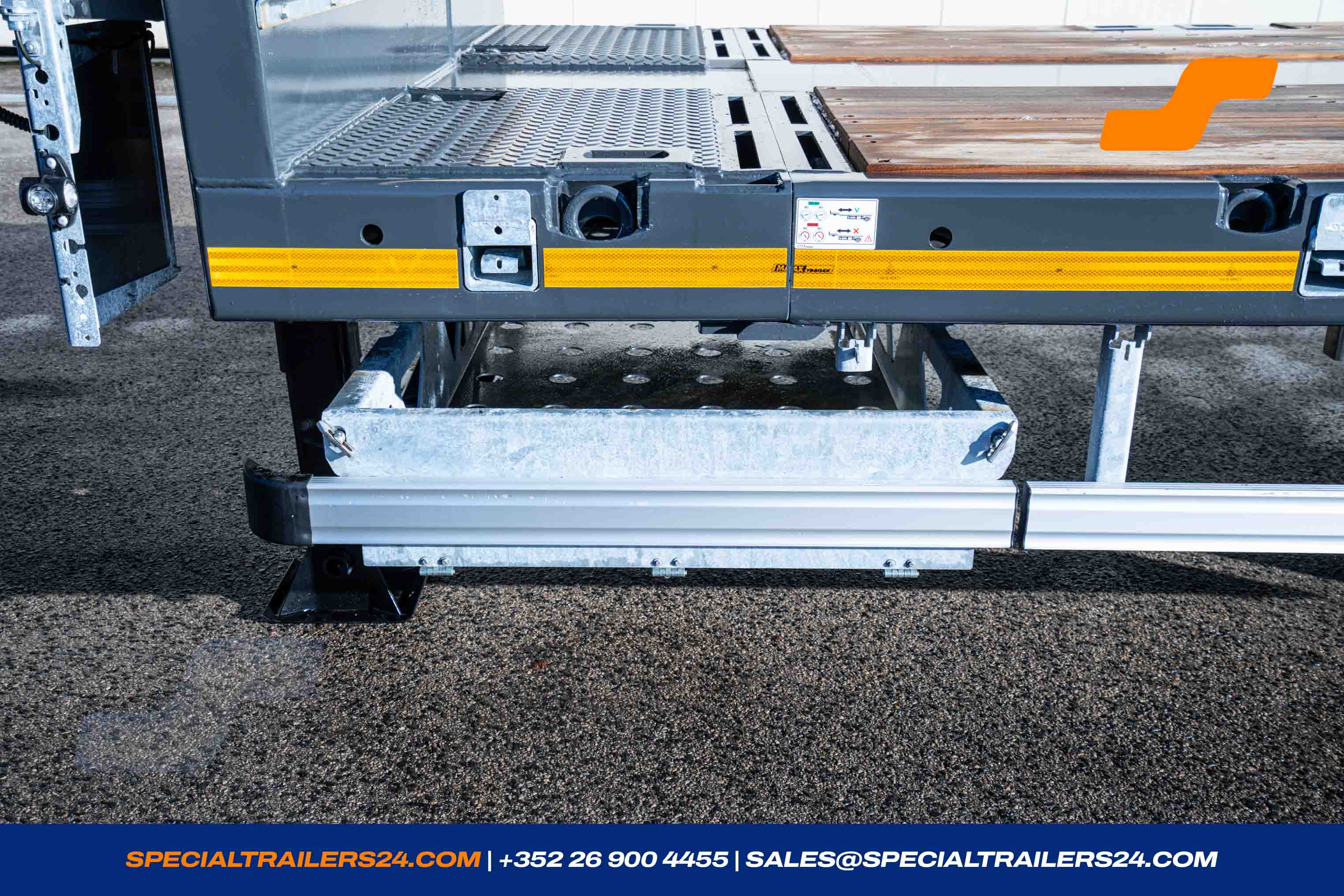 Low loader MAX Trailer MAX110 Vehicle for sale