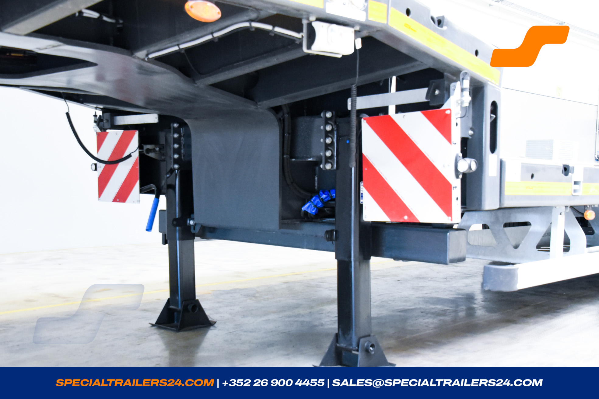 Low loader MAX Trailer MAX110 Vehicle for sale