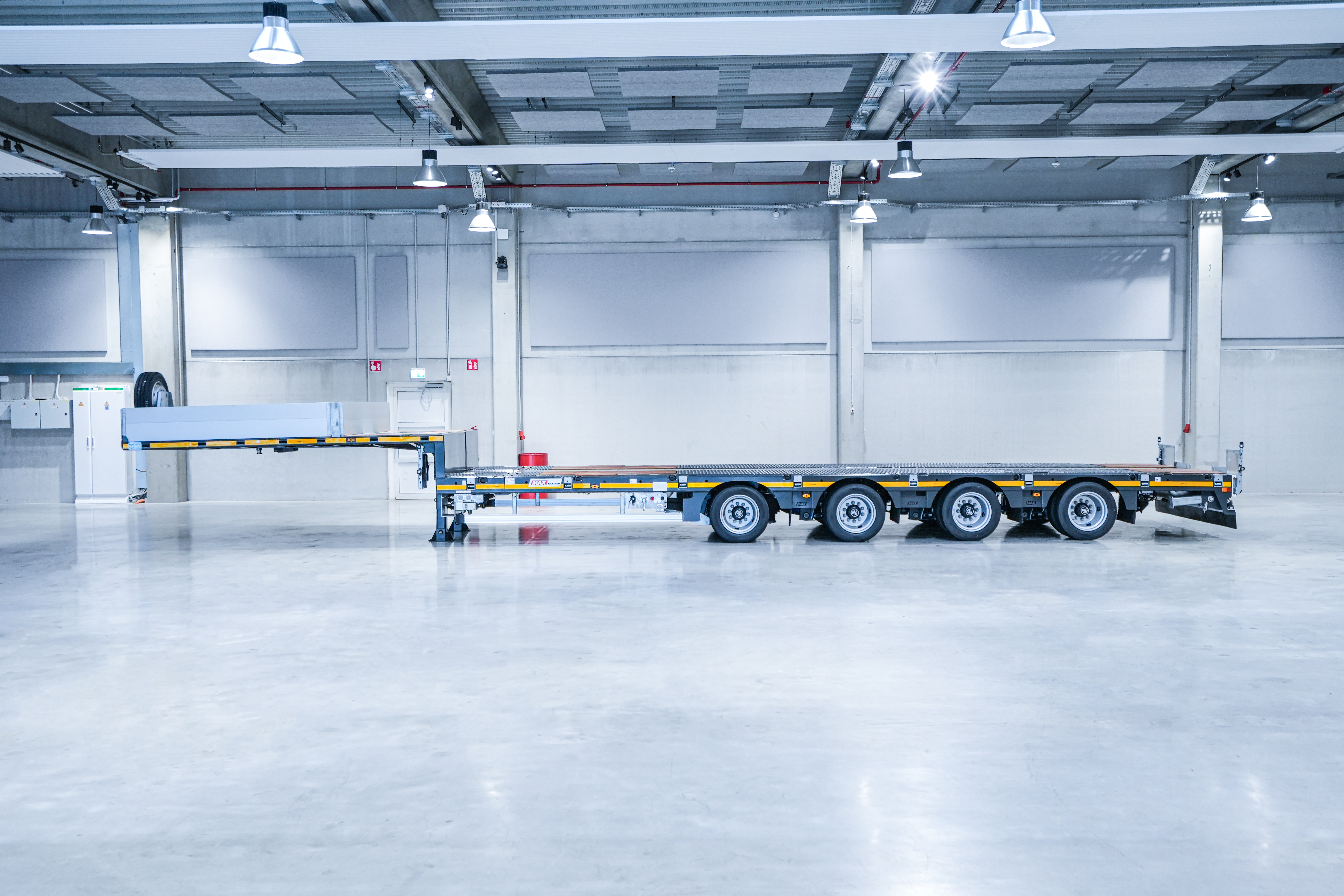 Semi-Tieflader MAX Trailer MAX110 Fahrzeug zum Verkauf